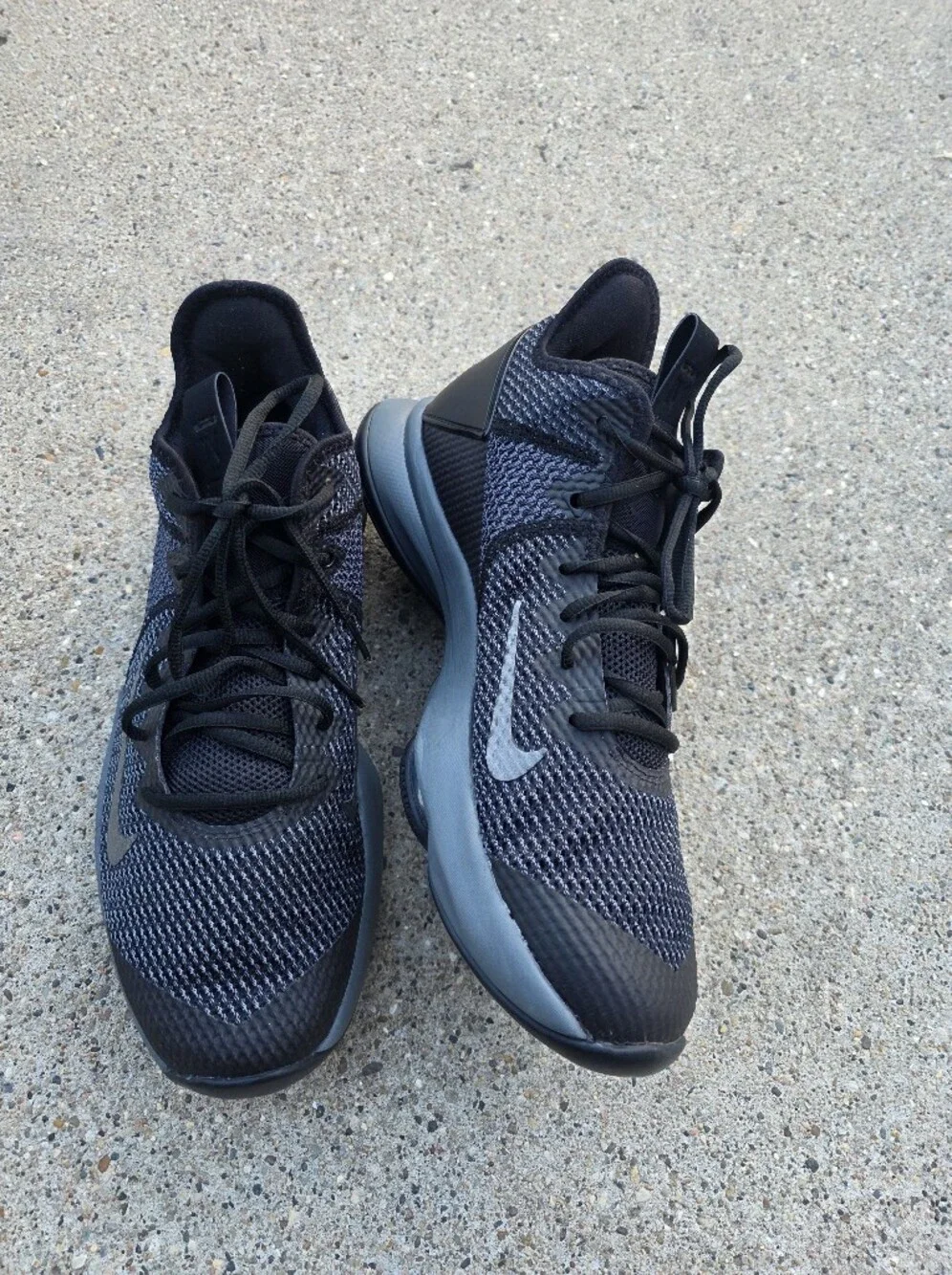 Nike Men's LeBron Witness IV Sneaker  Men Size 11